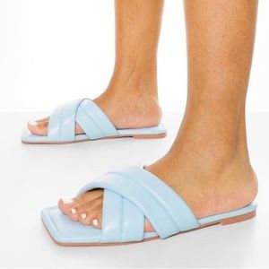 NWT BOOHOO WIDE WIDTH PADDED CRISS STRAP SLIDE SANDALS IN PASTEL BLUE SIZE 6